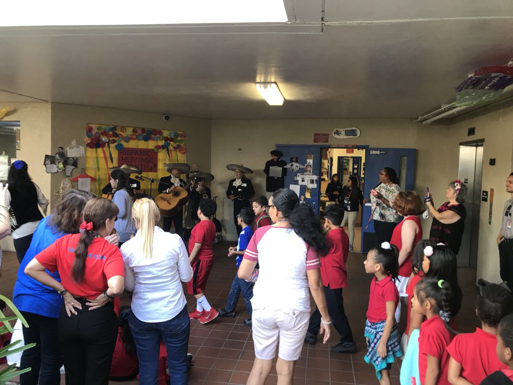 IBPeskoeK8's tweet photo. Celebrating Hispanic Heritage at Peskoe! Mariachi’s in the House! #bearnation #peskoek-8 @mdcps https://t.co/fN65v8DqEM