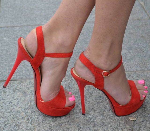 MichelleDOliver's tweet photo. If I ever let my head down, it will be just to admire my shoes.
#DREAMSCOMETRUE #livehappy #startwithhappy #KeepGoing https://t.co/yfftasR3f5