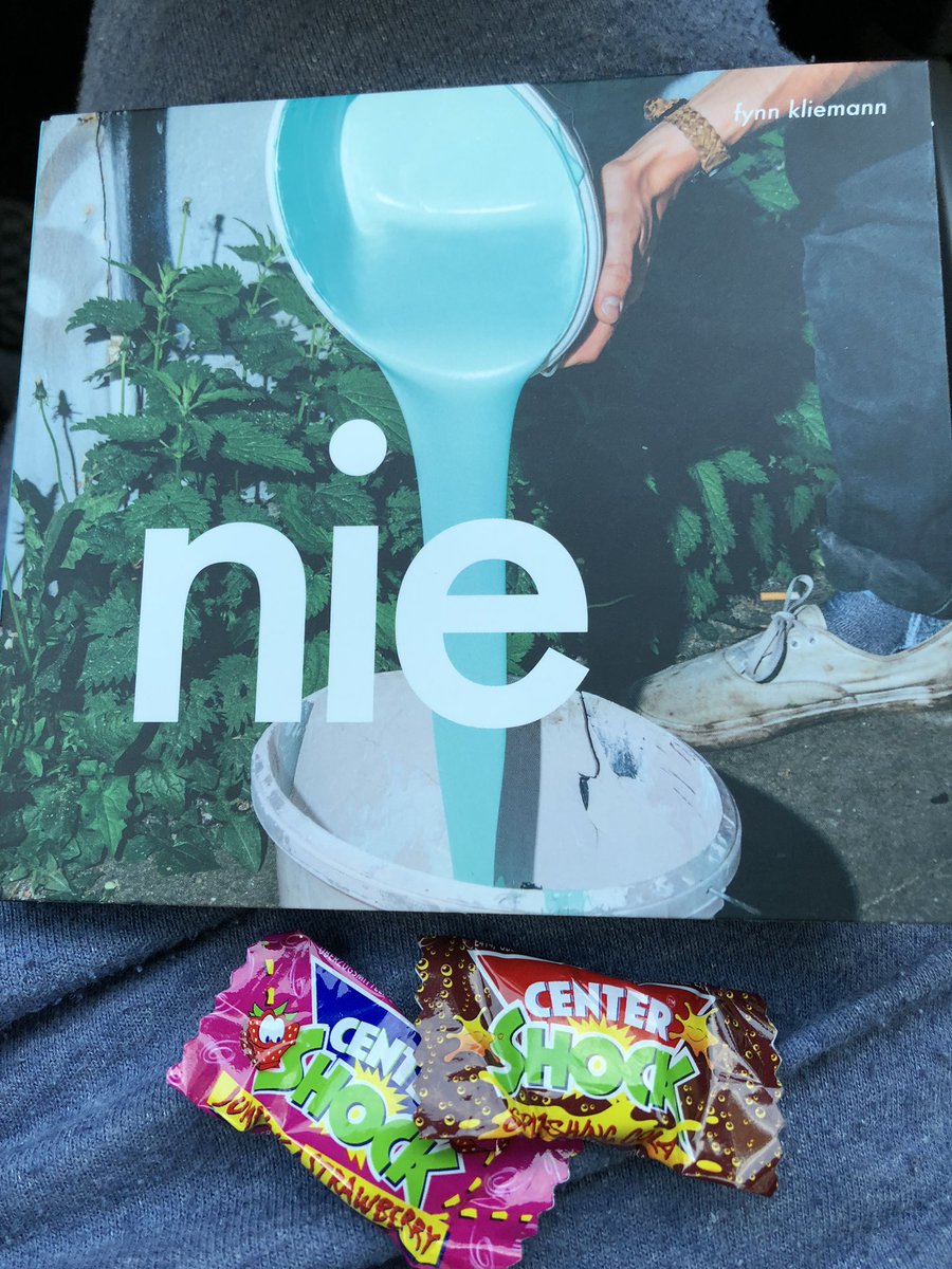 OMG zu meinen beiden Center Shocks, die ich bestellt habe kam als Bonus noch ein Album dazu. Einfach zu gut... und das Album auch!!😳 #nie <a href="/fimbim/">Fynn Kliemann</a> <a href="/kliemannsland/">Kliemannsland</a> #niealbum #fynnkliemann #NIE