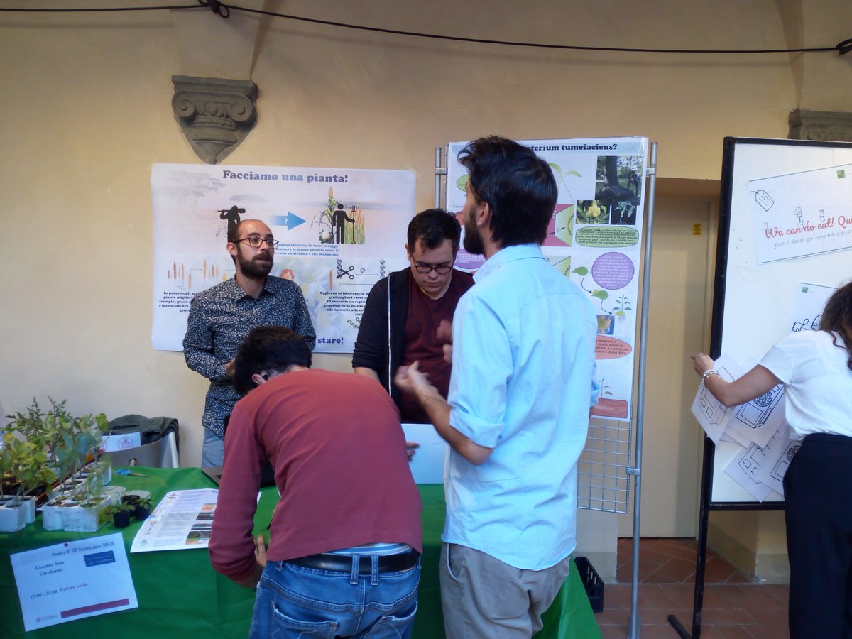ScuolaSantAnna's tweet photo. #BRIGHT2018 #Futuro #verde. Facciamo una #pianta! I ricercatori del @PisaPlants dell’Istituto di Scienze della Vita della @ScuolaSantAnna rispondono alle domande di grandi e piccini sul #mondo #vegetale https://t.co/vecUrggucM