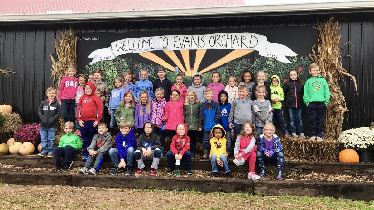 MissCasey_LPS's tweet photo. such a FUN day at Evan’s Orchard! 🍎🍂🎃 https://t.co/rGBqwgBEcj