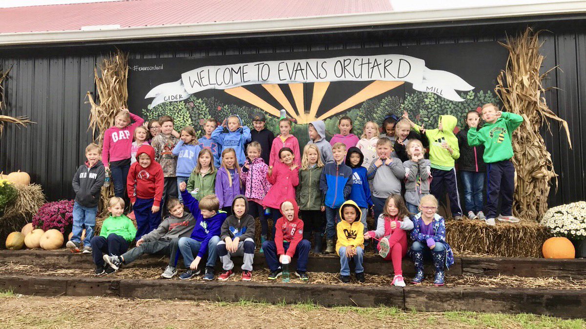 MissCasey_LPS's tweet photo. such a FUN day at Evan’s Orchard! 🍎🍂🎃 https://t.co/rGBqwgBEcj