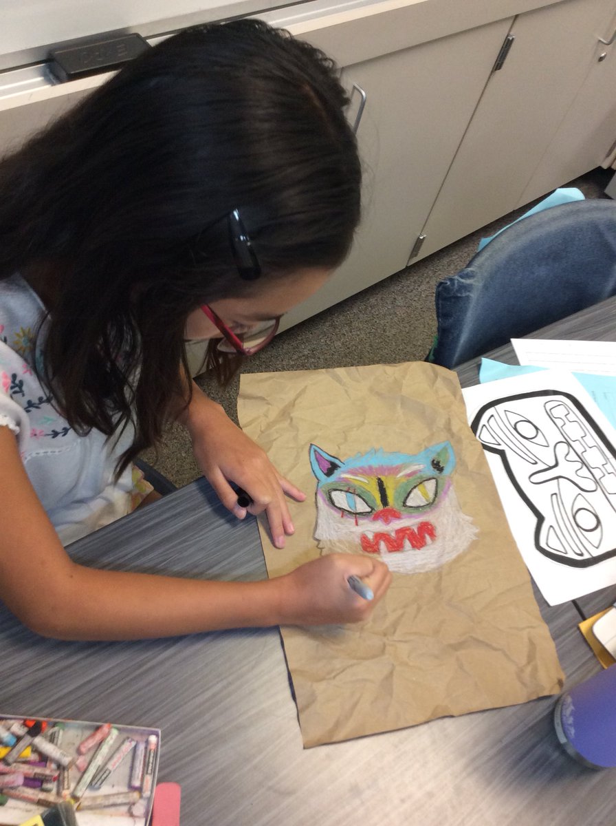 MsHarmonB7's tweet photo. What a creative way to start the day-pastel art totems to represent our families during art vista.  @GuadGrizzly #USDLearns https://t.co/KMM8lL4t2x