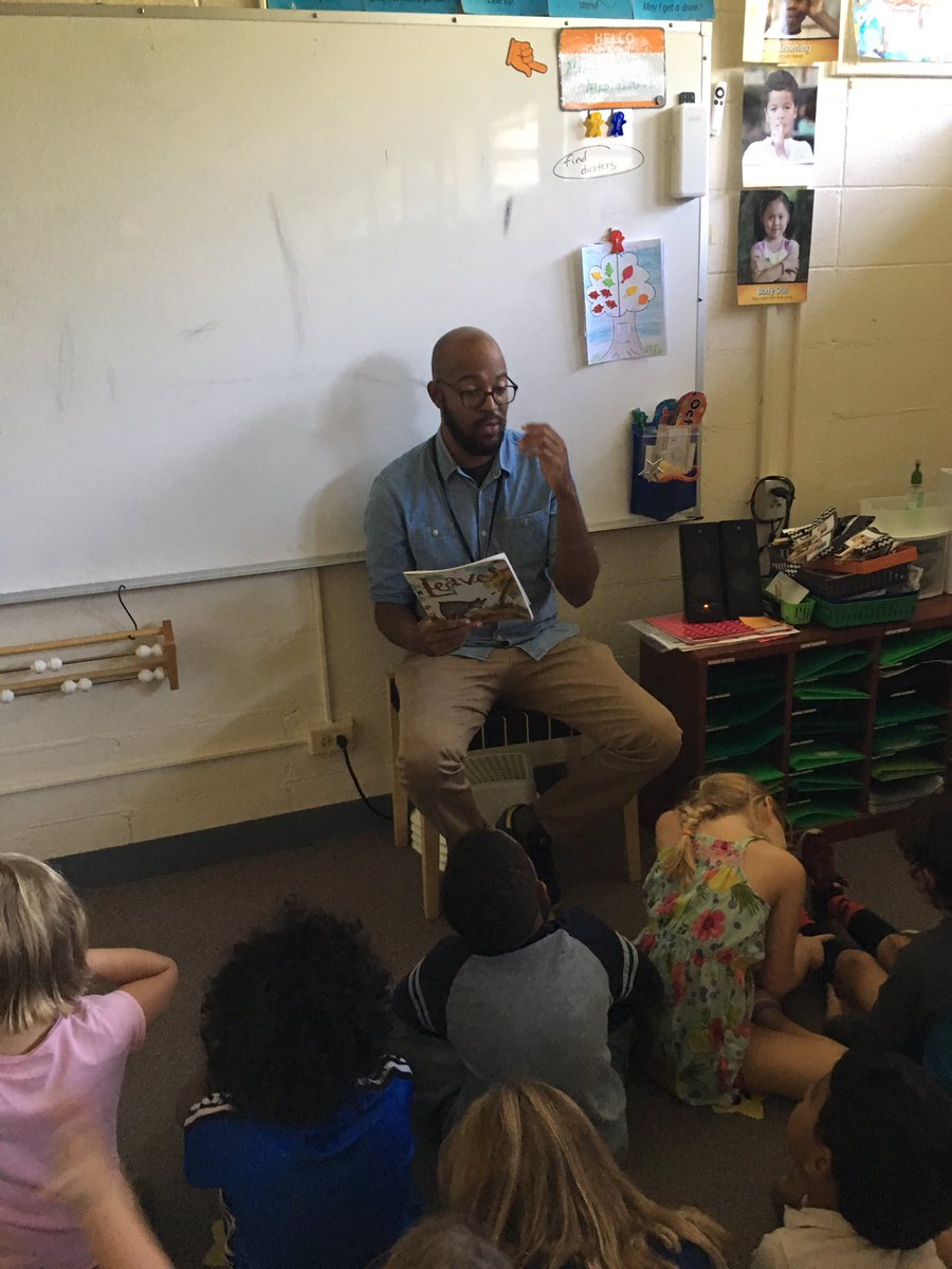 cniko112's tweet photo. While I am away, the kids get another chance to learn with the wonderful Mr.Robinson! #fabsub #hatchtigers #oakpark97 https://t.co/mvQCiWQHDw