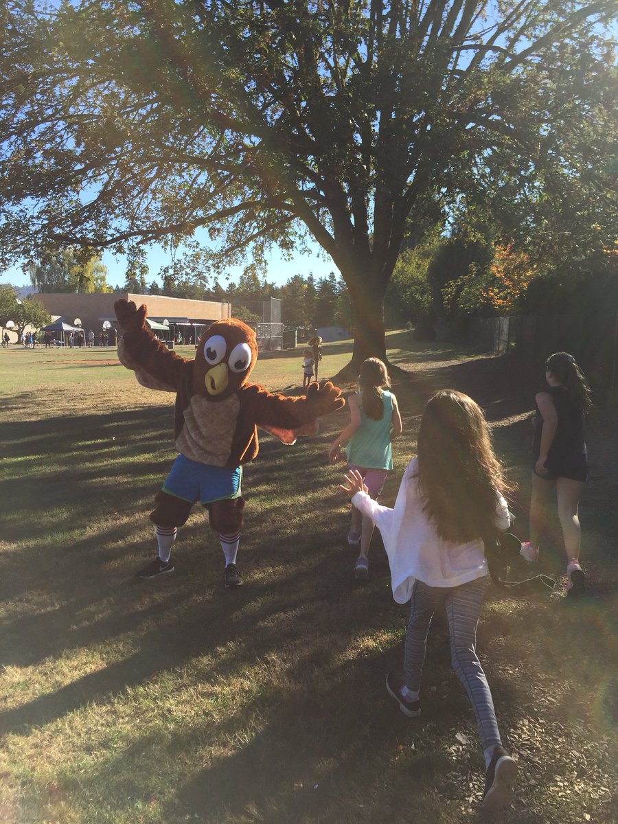 Montclair_BSD's tweet photo. FUN RUN athletes showing their stuff! https://t.co/MsxQJ5zgcb