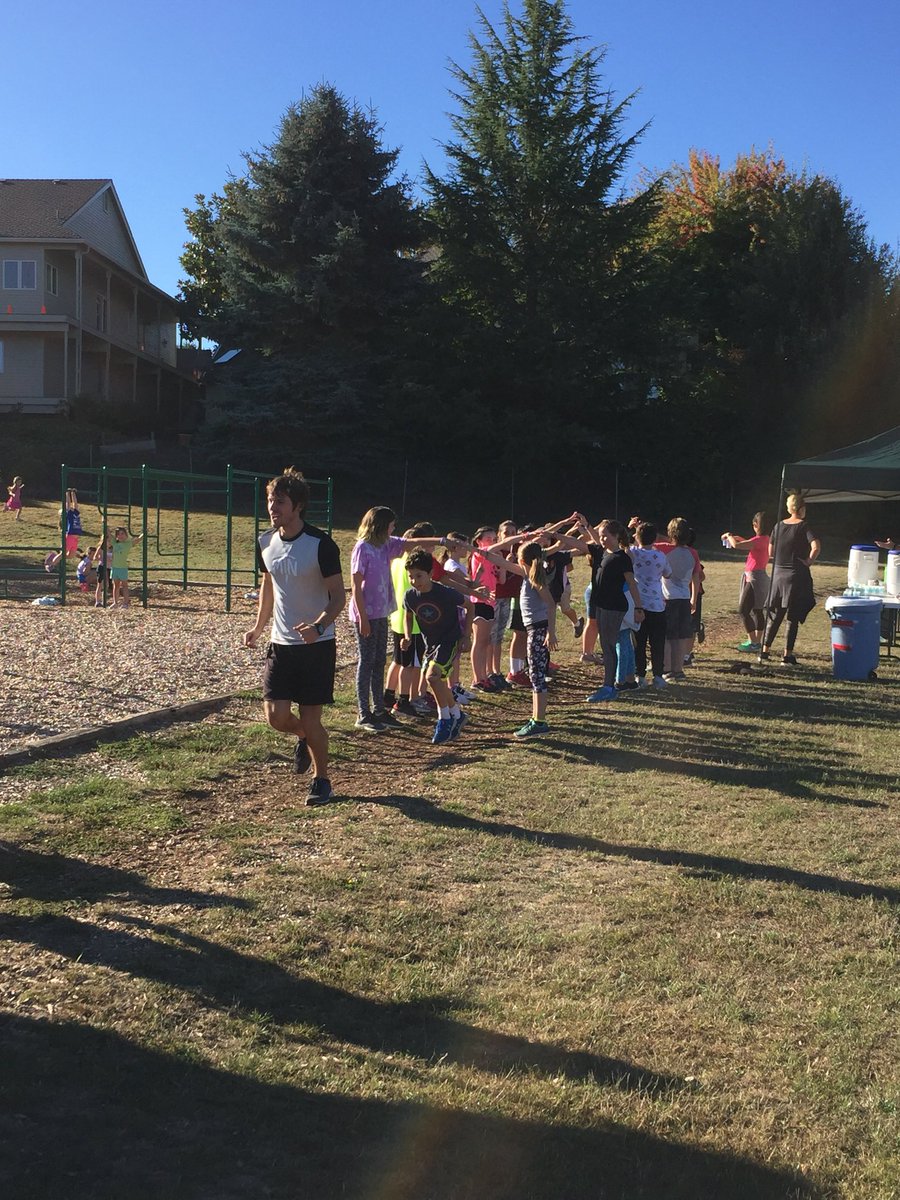 Montclair_BSD's tweet photo. FUN RUN athletes showing their stuff! https://t.co/MsxQJ5zgcb