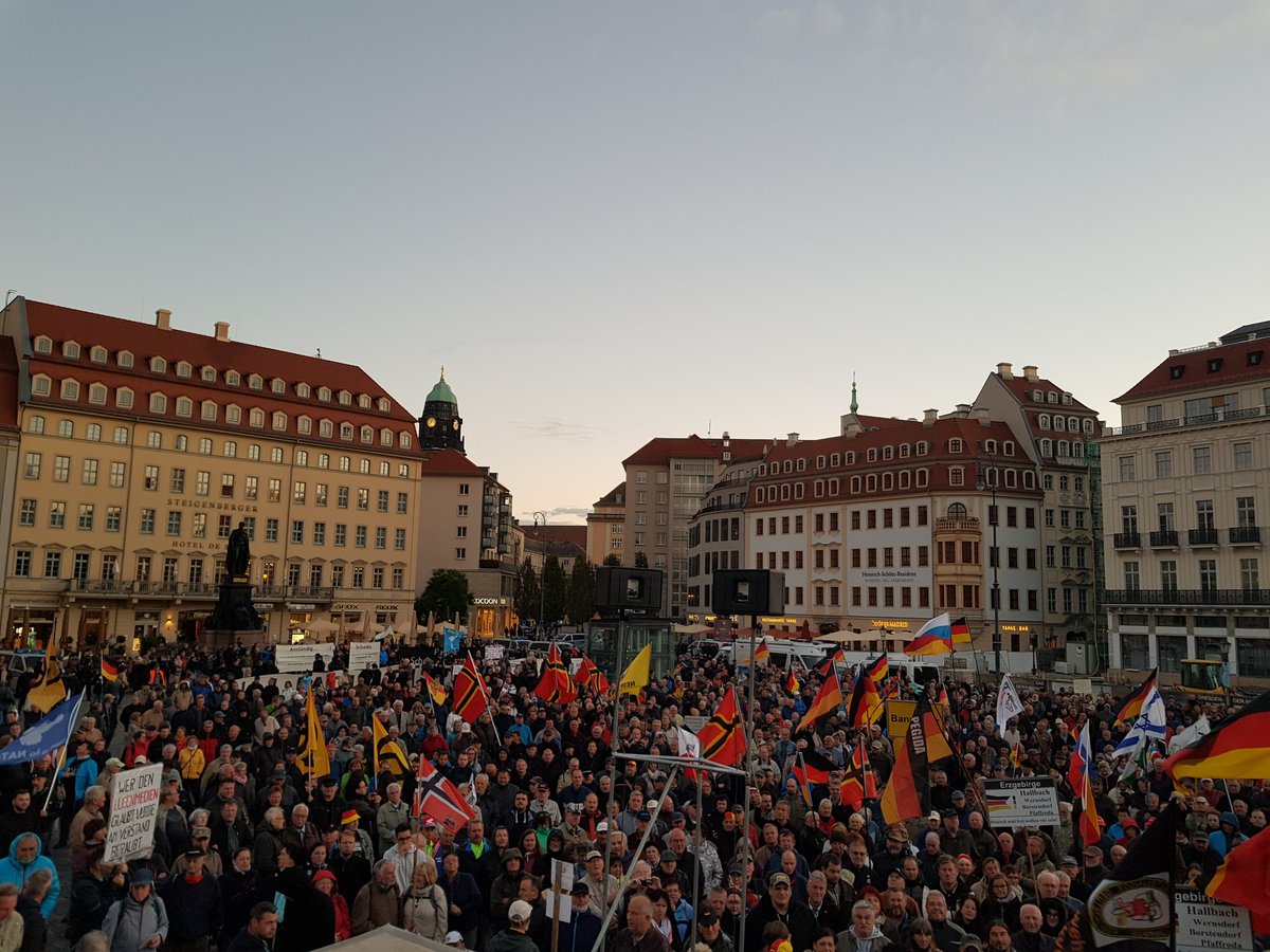 OFFICIAL_PEGIDA's tweet photo. #PEGIDA in #Dresden am 01.10.2018 #dd0110 #dd2409 #dd1709 #dd2110 #AufDieStraße #Sachsen #Thüringen #Brandenburg #Berlin #Cottbus #Leipzig #Chemnitz #Erzgebirge #Görlitz #Plauen #Zwickau #AfD #Merkel #SPD #CDU #Koethen #SachsenAnhalt #Merkelmussweg #nopegida #noafd #Maaßen #AfD https://t.co/V1GMI742DR