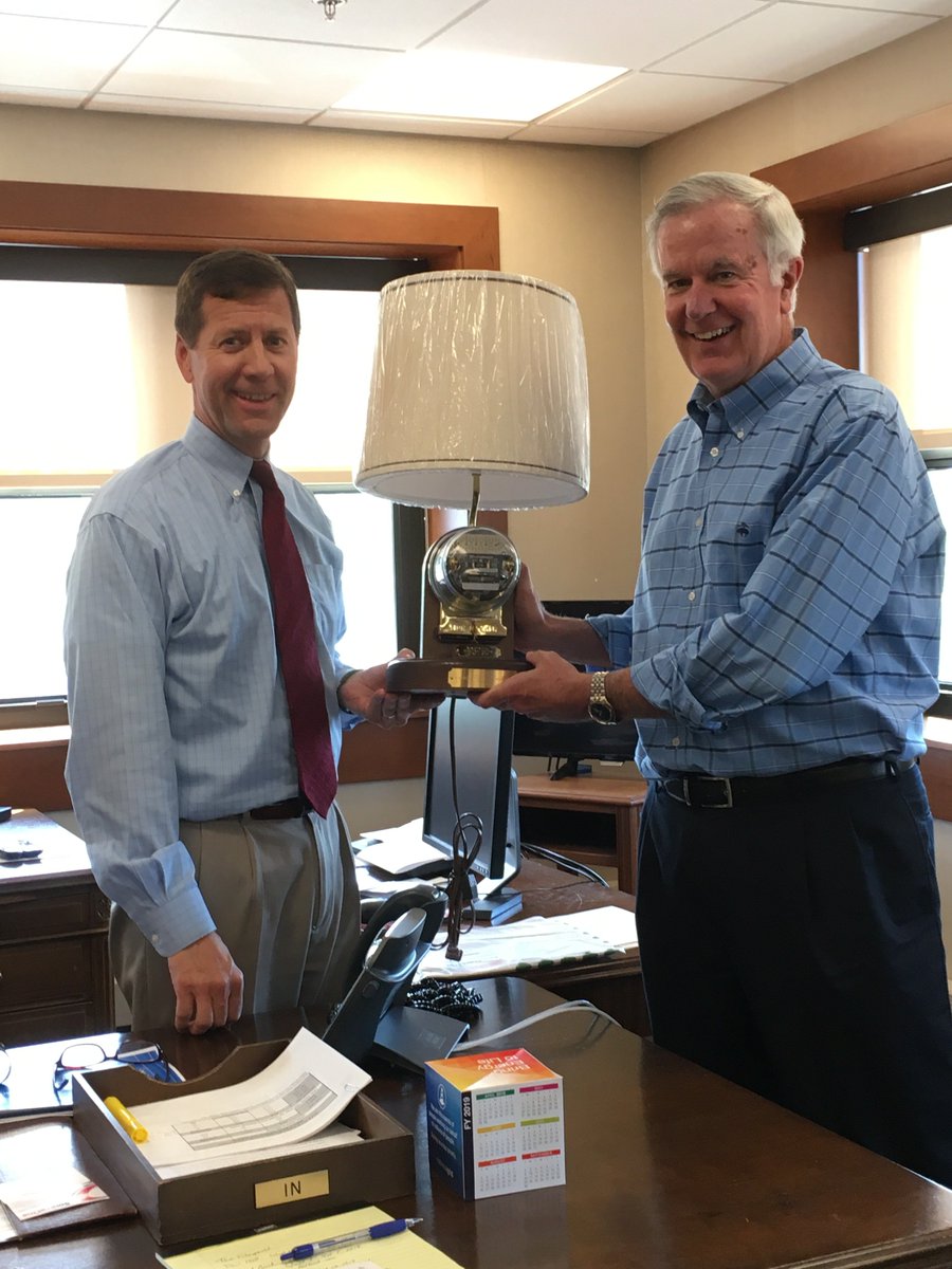 TimHoranNG's tweet photo. Wishing our Community &amp; Customer Management Director Bill Flaherty a very happy and healthy retirement as he finishes up more than 35 years of service @nationalgridus today.  On behalf of all your colleagues and our customers - we thank you Bill! https://t.co/vX1vAANIRP