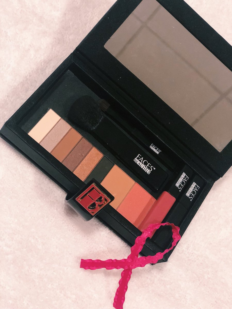 FACESbeautiful's tweet image. We are so excited to be The Pink Aid Makeup Artists for the 8th year in a row, check out the gorgeous models on October 3rd!! @pinkaidspirit #mitchells #westport #pinkaid8 #pinkaidct #clutchbag #beautyforthebusy #beautybloggers #facesbeautiful