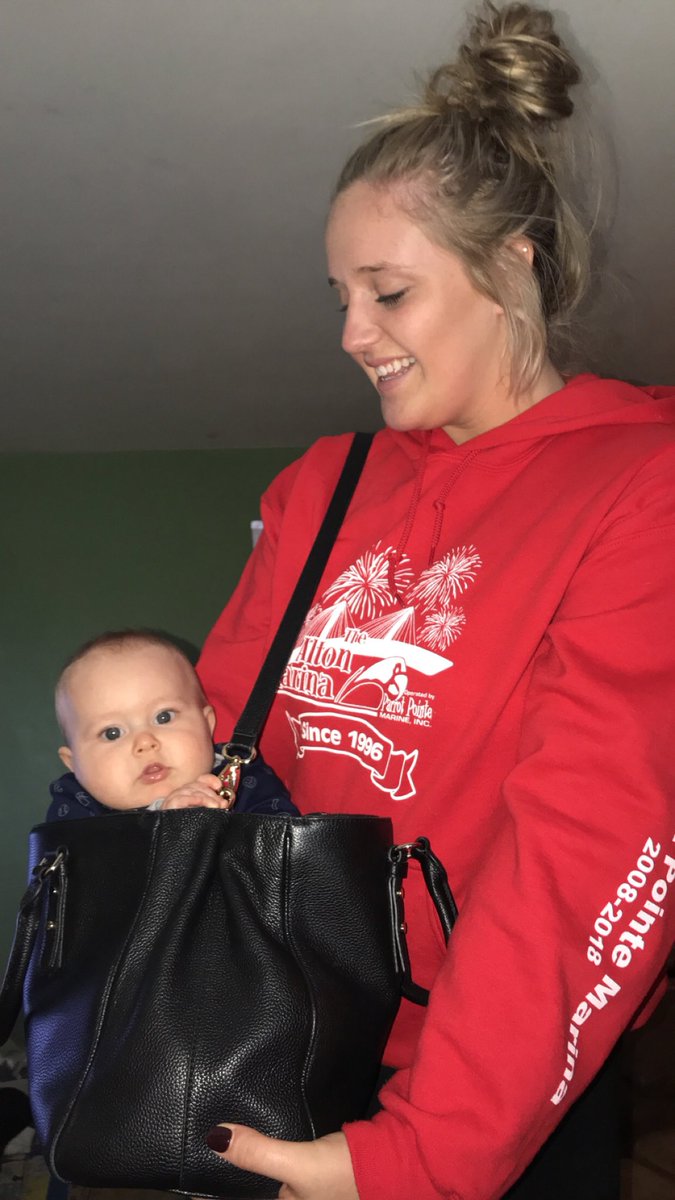 morgweb26's tweet photo. My child fits in my sisters purse. 😂 #auntTT https://t.co/4cHJ1rAAm6