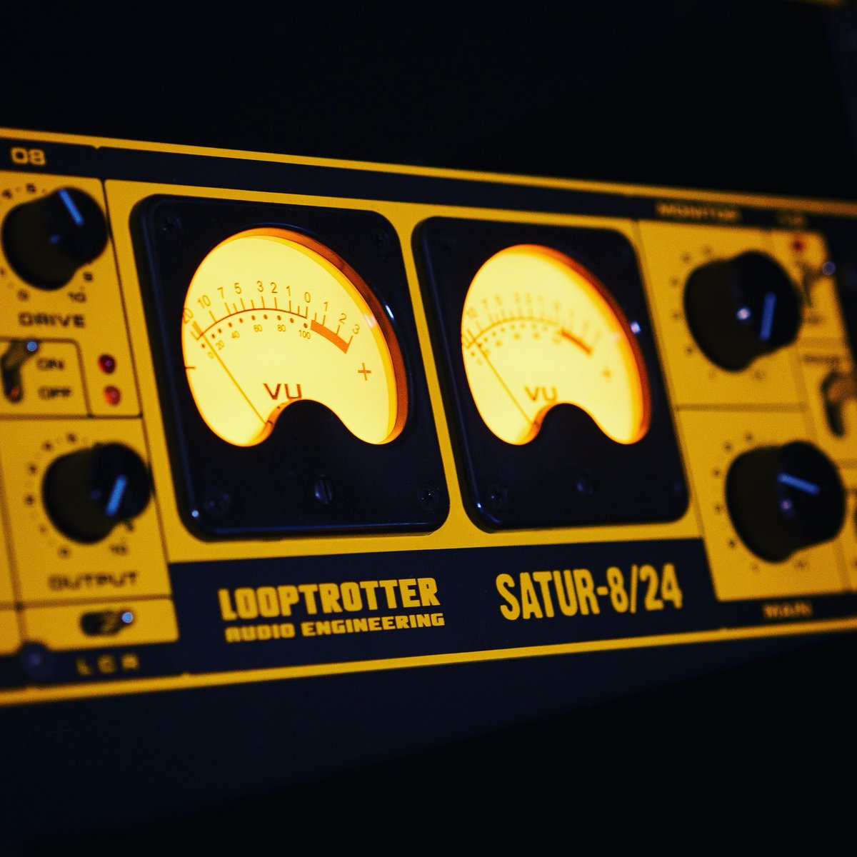 Our discrete class A summing box with saturation works miracles on mixes. You won’t know what you are missing until you hear it. Get yours and improve your production instantly! 
Beautiful shot by @topshelfmg 
#looptrotter
