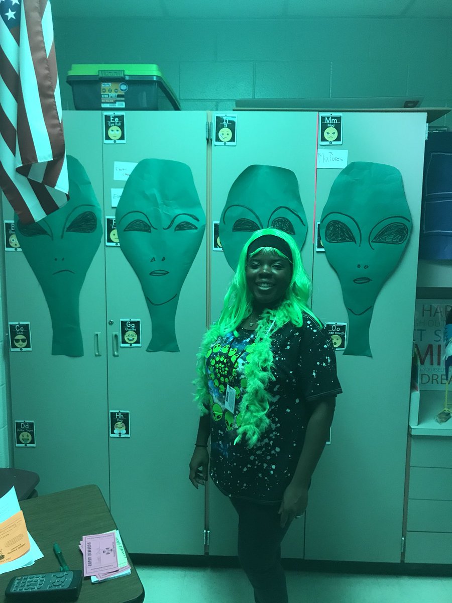 HorganELTOFE's tweet photo. Transformational classrooms at OFE! Welcome to planet 5th grade. #ofefalcons https://t.co/KFkSndlVrR