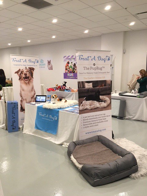 PawOriginal's tweet photo. The Holiday Season is right around the corner! We're so furry excited to be attending the 2018 @ttpm Holiday Showcase! #TTPM #TTPMShowcase #HolidayGiftGuide #TisTheSeason #TreatADog #PetGifts https://t.co/zWU0TqYA0Z