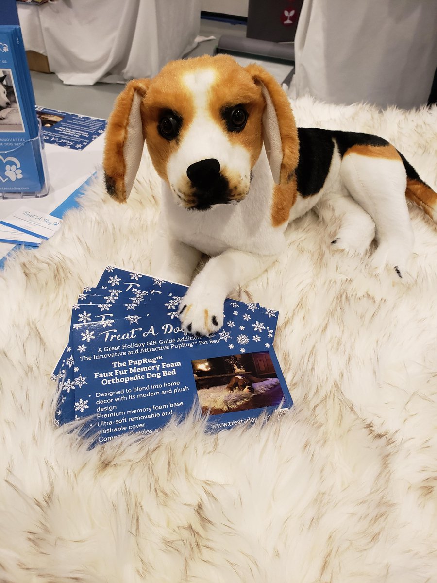 PawOriginal's tweet photo. The Holiday Season is right around the corner! We're so furry excited to be attending the 2018 @ttpm Holiday Showcase! #TTPM #TTPMShowcase #HolidayGiftGuide #TisTheSeason #TreatADog #PetGifts https://t.co/zWU0TqYA0Z