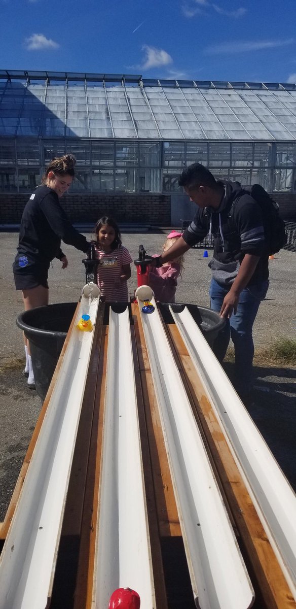 WHSAPZim's tweet photo. Great events at the Walkersville Community Show. Tanner and  Ethan discuss the life of chickens.  Megan and Javier lead duck races with water pumps. https://t.co/HgQYhCvTrW