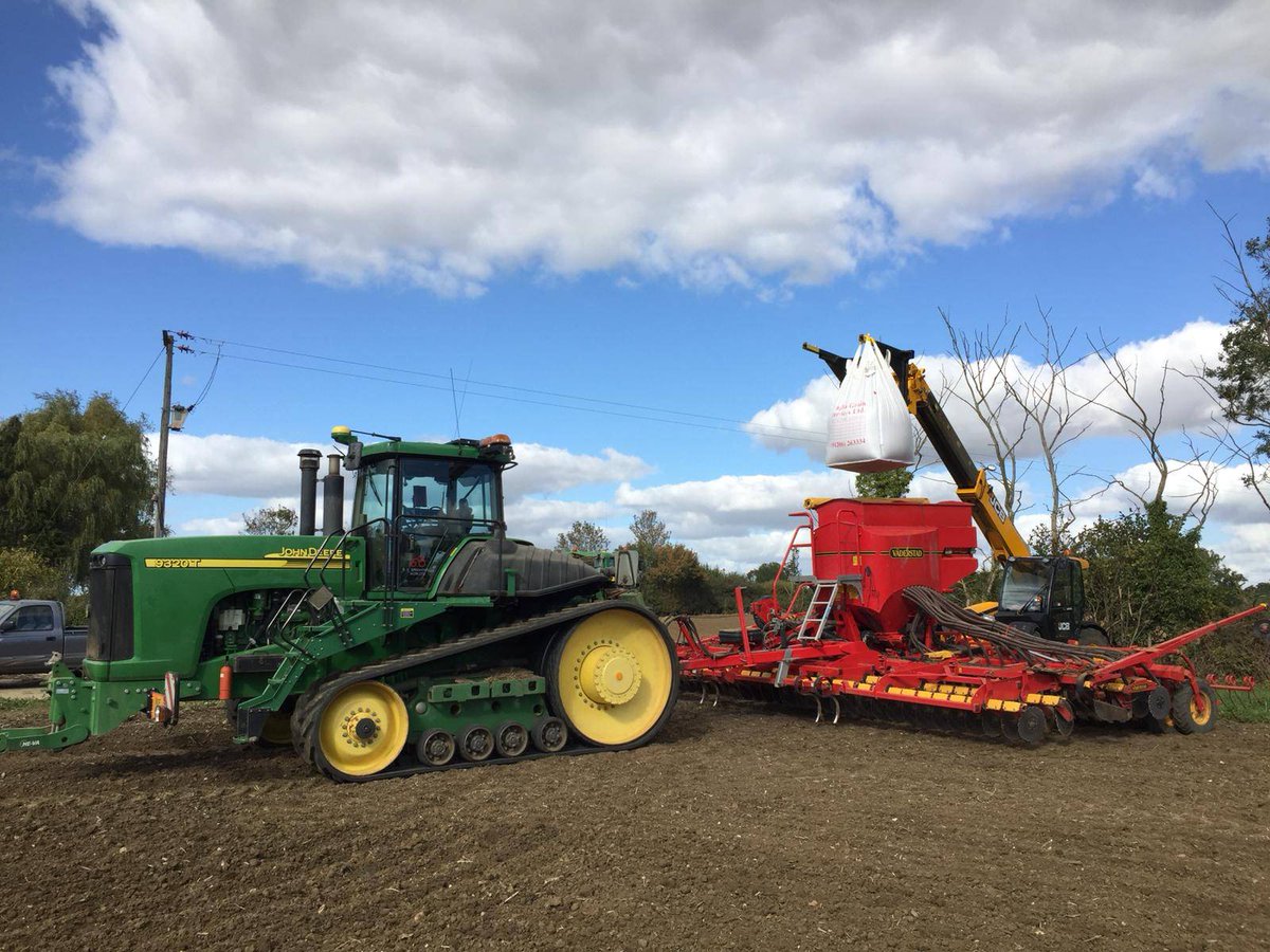 TuckwellGroup's tweet photo. Our first wheat drilling of the year in sunny #Suffolk with the help of a #JohnDeere #JCB and #Vaderstad https://t.co/EOkTcIA4XW
