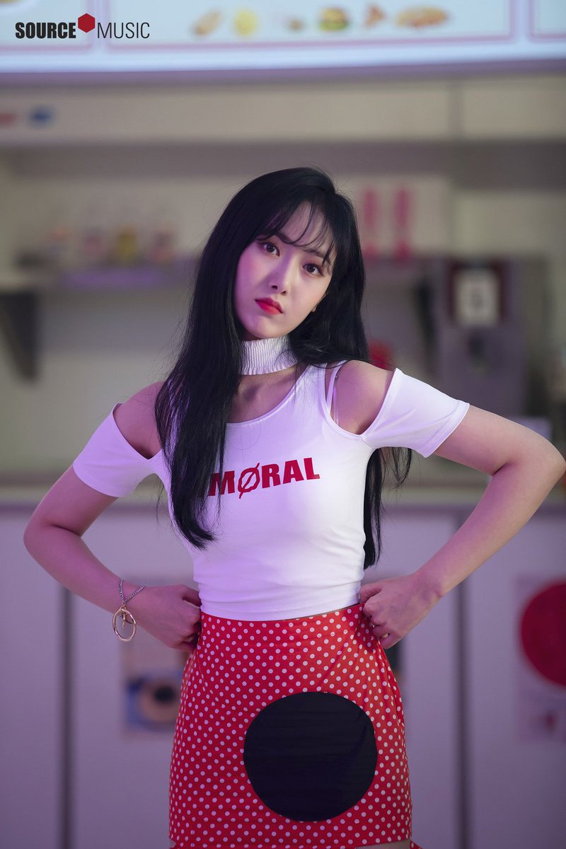 GRFNDSinB's tweet photo. STATION X 0 ＜Wow Thing＞ M/V 촬영 현장 비하��드 https://t.co/pMDuSqiUow
