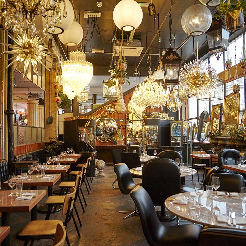 ELLEDecoUK's tweet photo. London has a trio of brand new markets, with miniature restaurants and stalls selling great seasonal produce. Find out where they are in #EDOct18 https://t.co/obS4GwEbVi