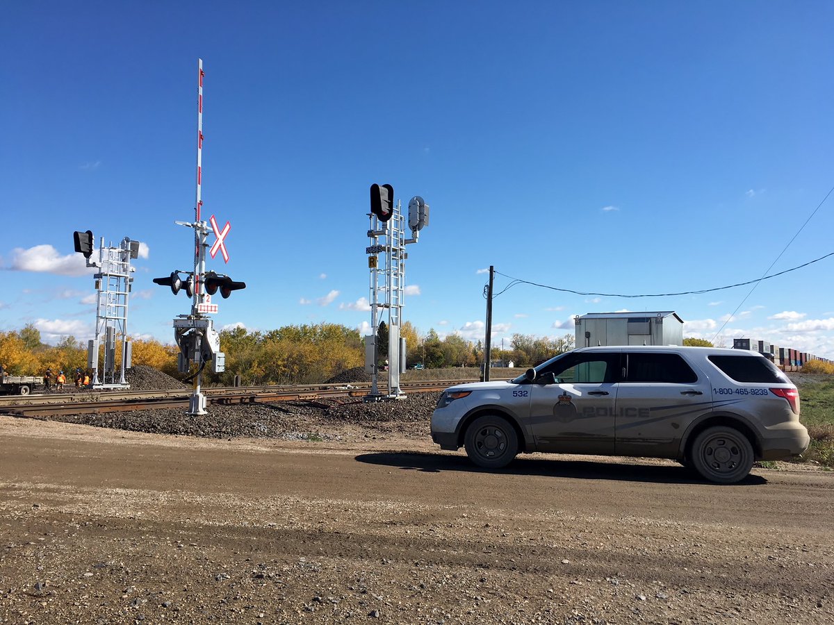 CNRailway's tweet photo. In addition to new double-track, CN's $3.5B 2018 capital program provides #RailSafety investment, such as this brand new road crossing warning system with gates in Waldron, SK. https://t.co/fjZKdRE0zJ