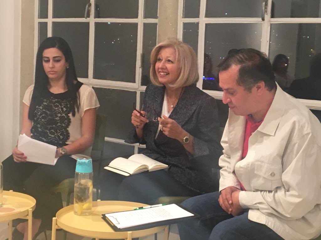 لقاء ممتع جمع خريجي الجامعة الأمريكية بالقاهرة في الأردن و أصدقائهم بسعادة العين هيفاء النجار عضو مجلس الأعيان الأردني و مجلس امناء نادي خريجي الجامعة الأمريكية بالقاهرة في الأردن و مديرة المدرسة الأهلية للبنات و المطران.