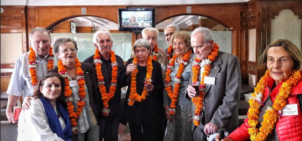 IndiaHistorypic's tweet photo. Today World War II Survivors From Poland Arrived In Jamnagar , Gujarat Where They Lived In 1940s  . 
Maharaja of Nawanagar Digvijaysinhji Jadeja Gave Shelter to 1000 Polish Children During World War II   #IndiaPoland https://t.co/t2w9riCJoM