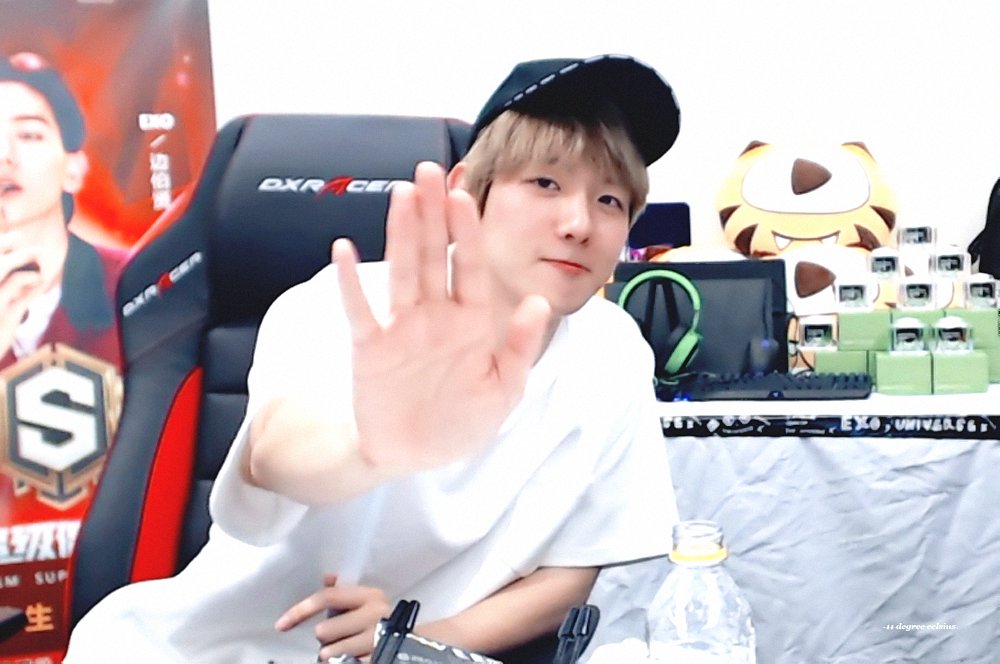 11degreecelsius's tweet photo. #백현 #BAEKHYUN
180928 SM 슈퍼아이돌 리그 배그방송
꿀나나..🍯

https://t.co/5kDo6Oihuy
https://t.co/KxEwWUBPJg
https://t.co/nnhCYUfBKi https://t.co/LYXyI50dLL