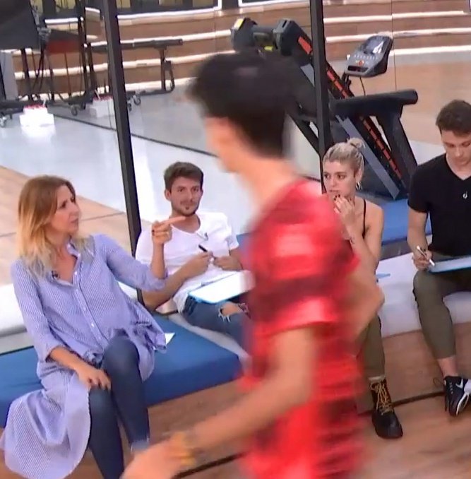 QueenOfNoises's tweet image. Apreciemos la mirada de Carlos cuando Dave sale a presentarse.

#OTDirecto28SEP #Carve #Dight #Davlos #Cave