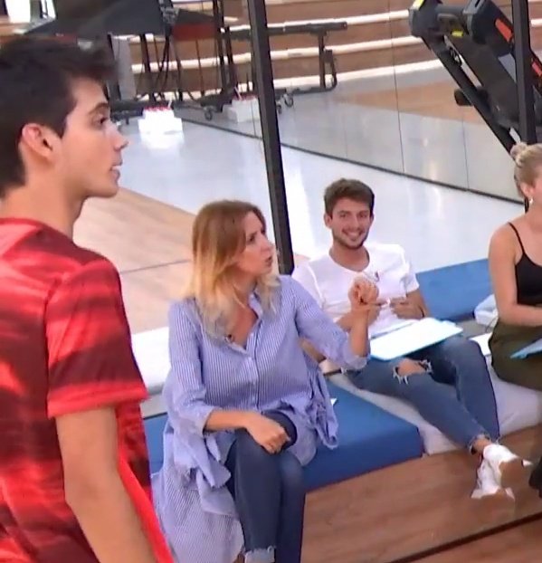 QueenOfNoises's tweet image. Apreciemos la mirada de Carlos cuando Dave sale a presentarse.

#OTDirecto28SEP #Carve #Dight #Davlos #Cave