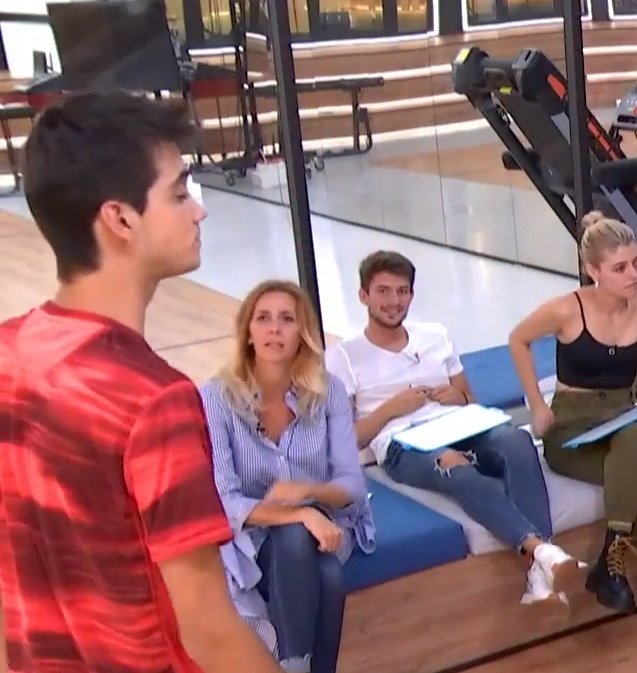 QueenOfNoises's tweet image. Apreciemos la mirada de Carlos cuando Dave sale a presentarse.

#OTDirecto28SEP #Carve #Dight #Davlos #Cave