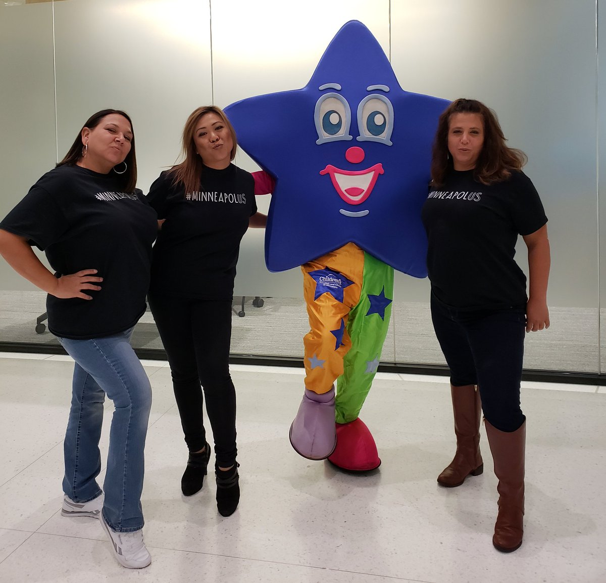 msly3402's tweet photo. #life@at&amp;t #givingback#childernshospital#onenonlyTwinkle#childrenscancerawarenessmonth#MPLS#MN@ #CoreyAnthony#poppingthemlegs#duckface#diversity&amp;inclusion https://t.co/rYrLSmspPG