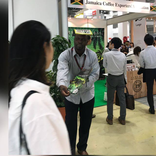 JayArabica's tweet photo. Our Chief Cultivation Officer Arthur McGowan working hard @ The World Specialty Coffee Conference And Exhibition in Tokyo, Japan 🇯🇵 #SCAJ2018 #Japan #Tokyo #Jamaica #coffee #specialtycoffee #coffeelovers #coffeeholic #coffee https://t.co/YTCphDfyk3
