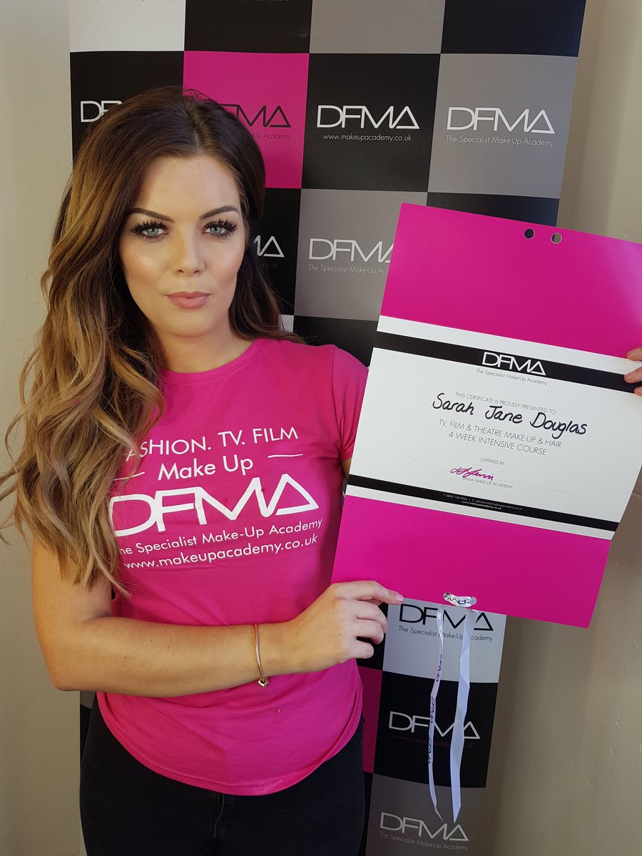 ELBMakeupArtist's tweet photo. #CongratulationsNewcastle #DFMAProGrads @DFMAmakeup
Super proud of the girls here at Newcastle today, they passed with flying colours.... πππ
#dfma #dfmamakeupacademy #dfmamakeup https://t.co/k3q2GgonD2