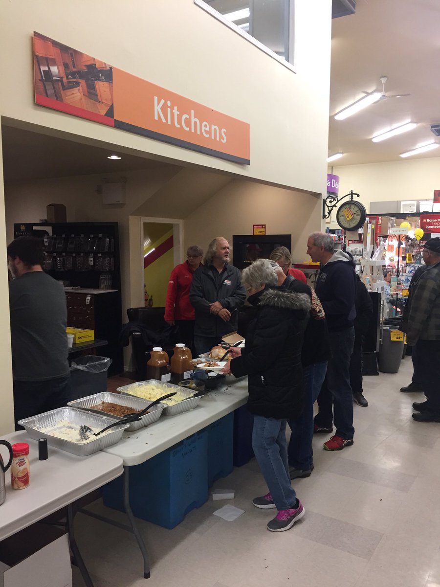 ArborgHHBC's tweet photo. #CustomerAppreciationDays come for some pulled pork and say hello. https://t.co/ARRsrzEbon