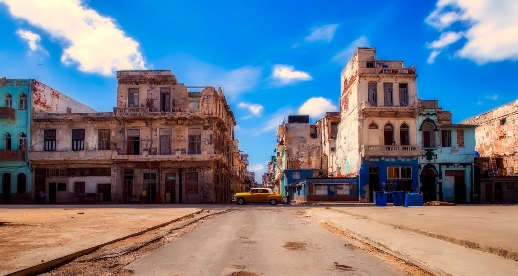DeCubaHudds's tweet photo. How does it feel falling in love with #Cuba? It's time to find out... https://t.co/Ho4Hxt80J8 https://t.co/WZp14VZp6r