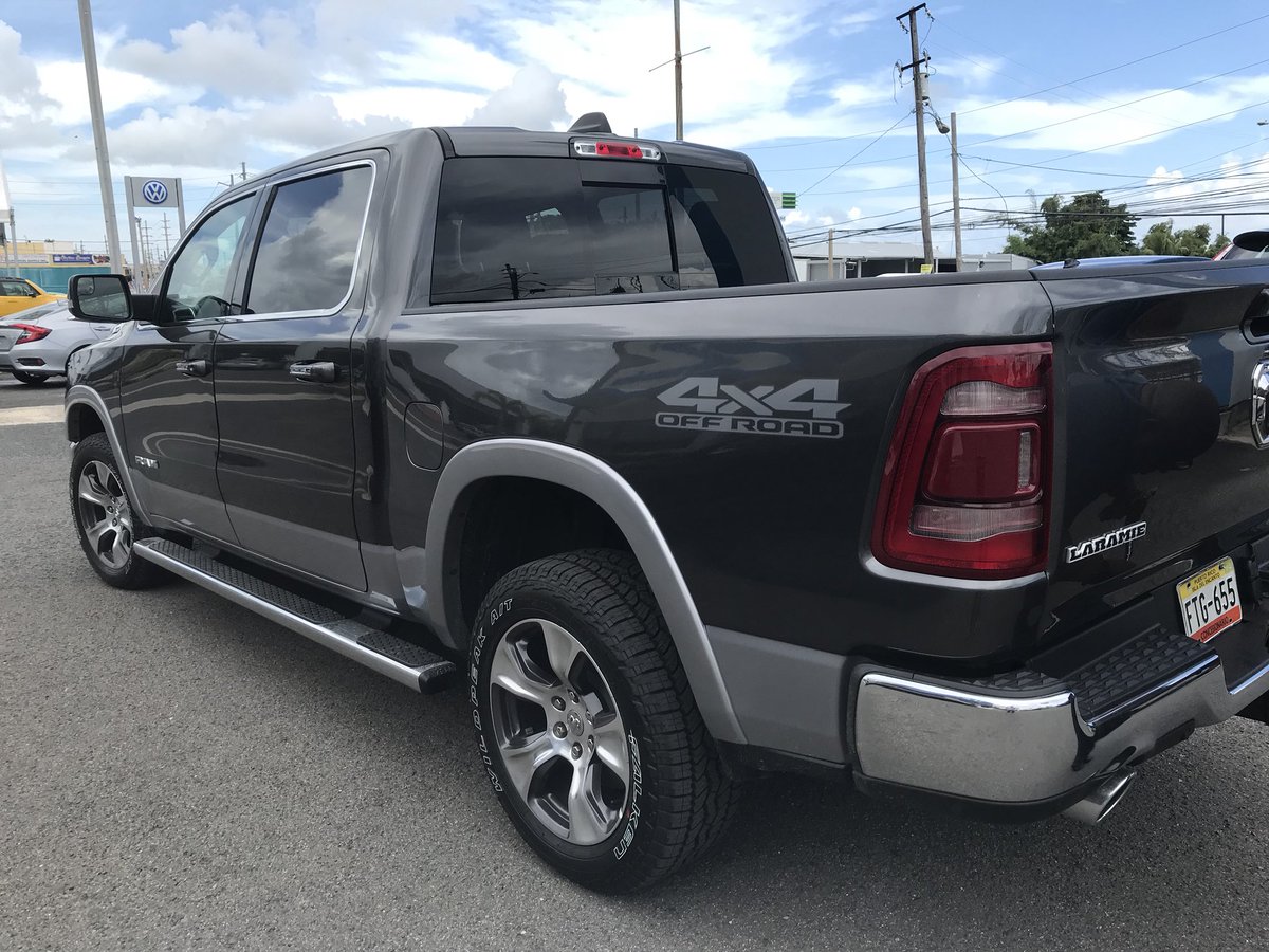 OverdriveNewsPR's tweet photo. #OverdriveReview Ayer estuve por Flagship Chrysler manejando la nueva #RAM1500 2019. Esta unidad en particular es una Laramie 4x4 motor 😆#HEMI (un modelo intermedio) pero con una gran cantidad de equipo opcional. https://t.co/ip54r8Rw7G