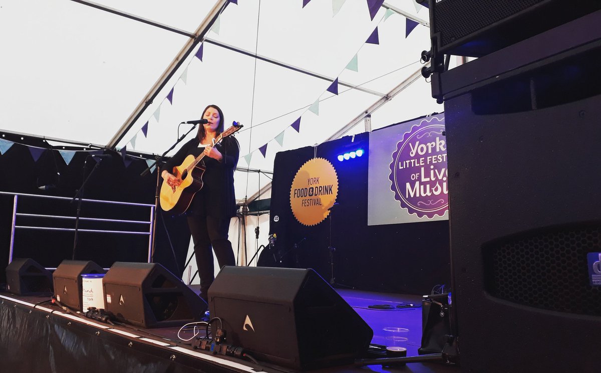 Edwina Hayes <3 

#livemusic #music #york #musicwithoutbarriers #folkmusic #onlyinyork