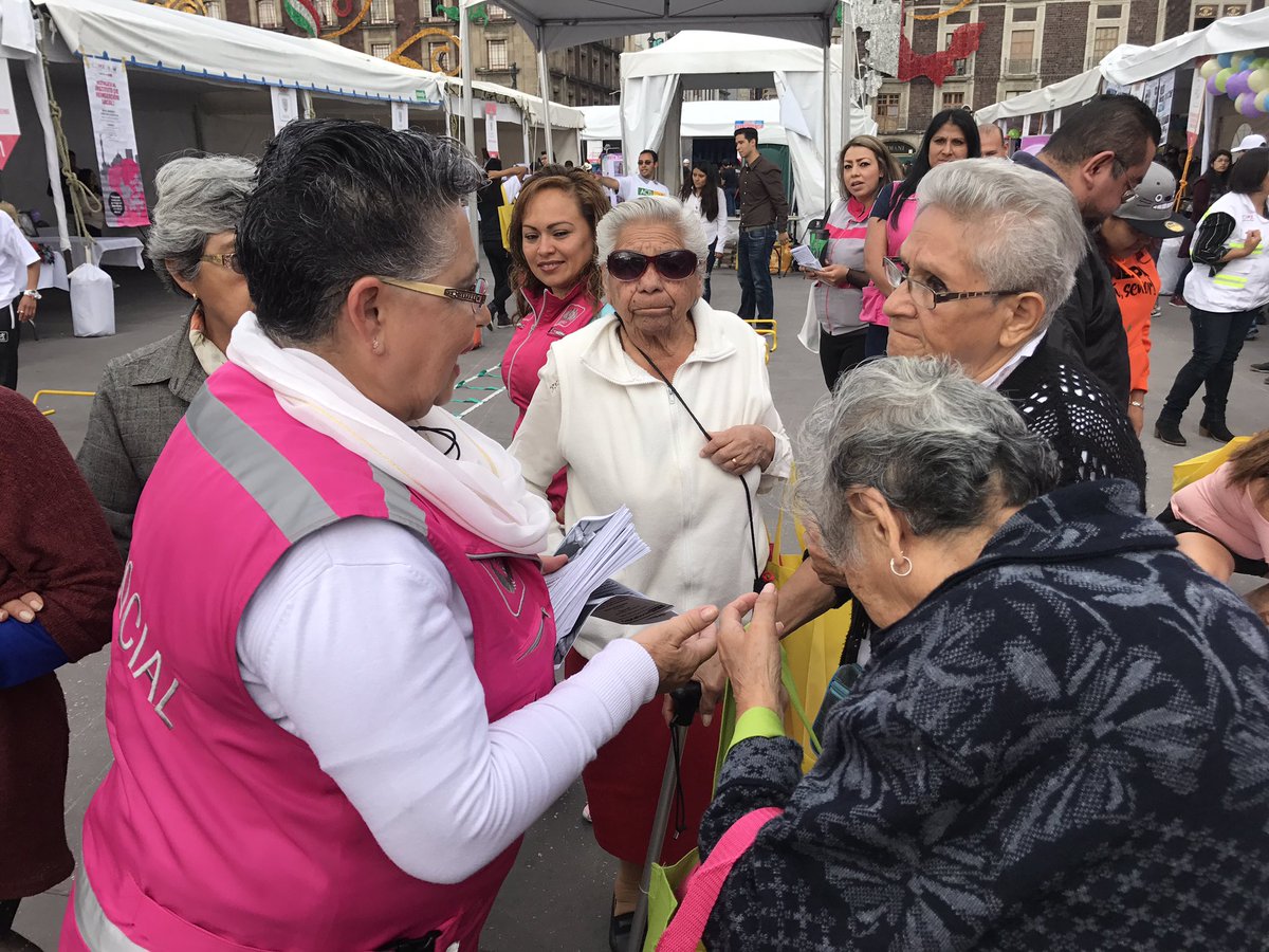 IAAM_CDMX's tweet photo. Estamos realizando el registro al Sistema de Alerta Social placa #SASCDMX en la #9FeriaDeLaTransparencia en el Zócalo capitalino. https://t.co/MdyMcKGIaI