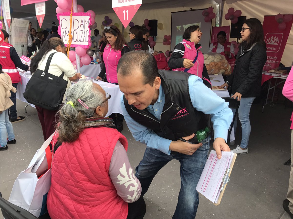 IAAM_CDMX's tweet photo. Estamos realizando el registro al Sistema de Alerta Social placa #SASCDMX en la #9FeriaDeLaTransparencia en el Zócalo capitalino. https://t.co/MdyMcKGIaI