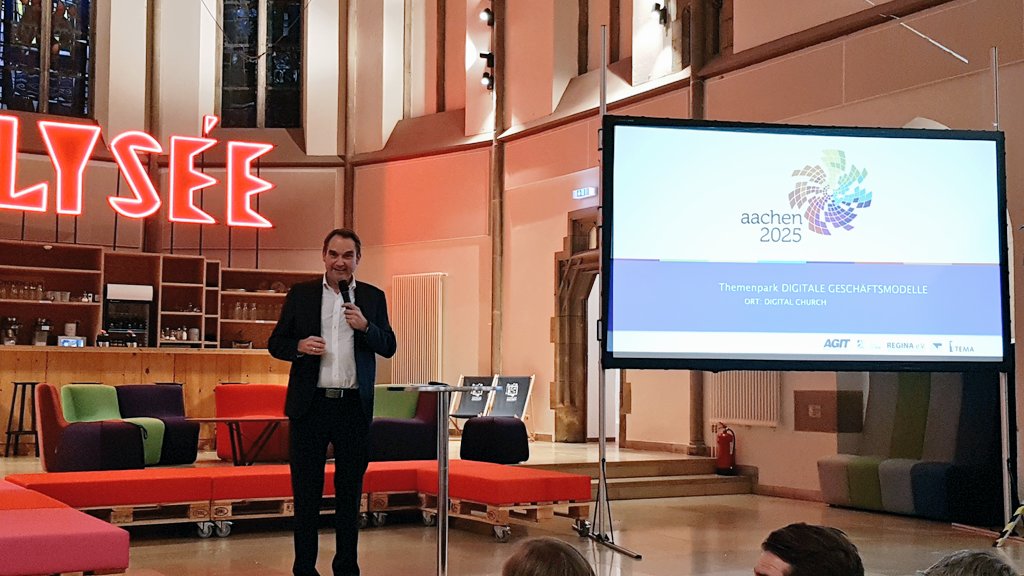 digitalHUBac's tweet photo. Danke an @IrisWilhelmi und das ganze #HUBteam sagt @Ogruen bei seiner ErΓΆffnung von Meet the Startups #Aachen2025 das digitale Fest #AachenDigital https://t.co/5FOtSa2BrS