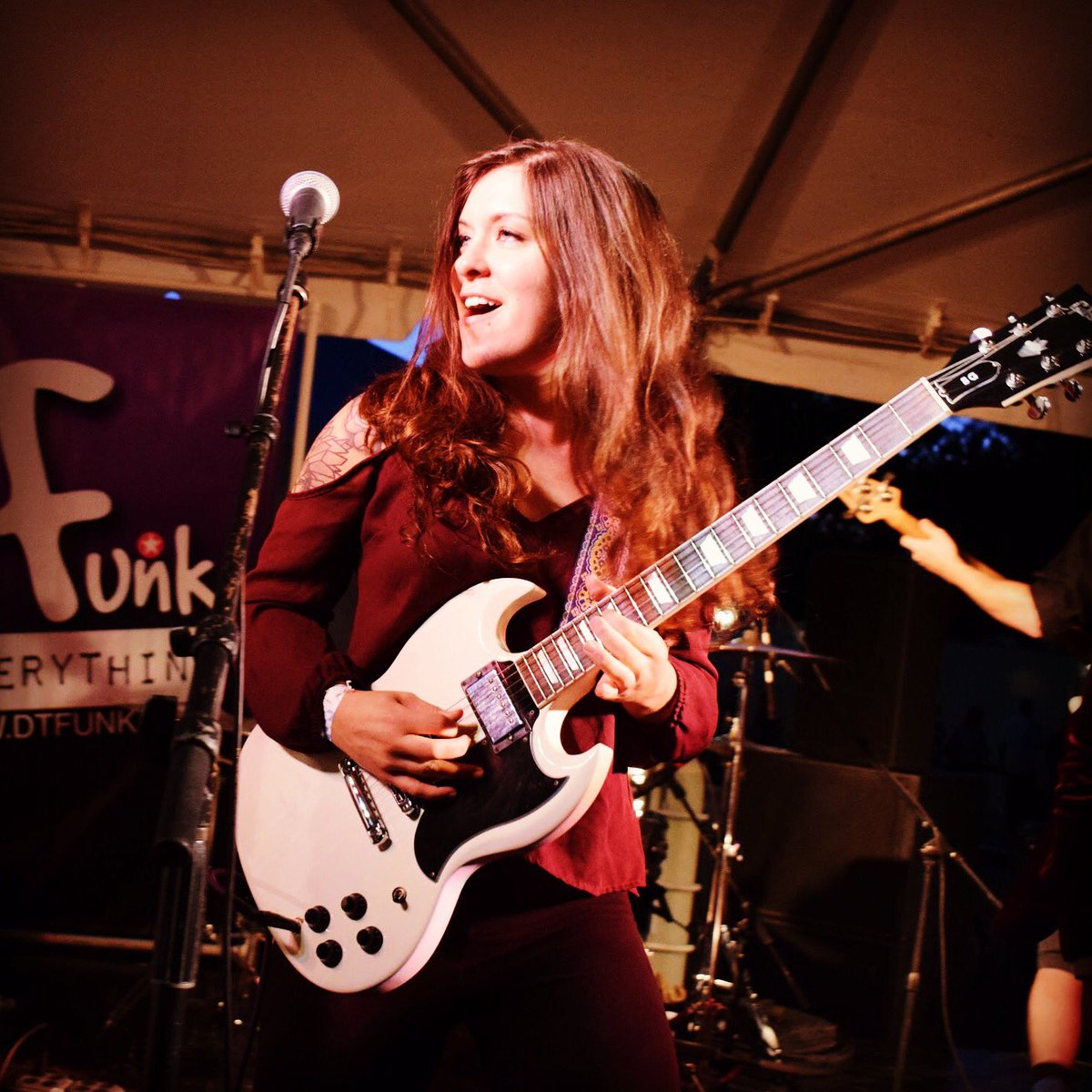 maciannmusic's tweet photo. Shredding face in #chicago again today!
@dtfunkband and I are hitting the #oktoberfest event at 6pm at St. Al's Church at Wellington in Chicago!!
Let’s get crazy!
🤘😜💜
#chickguitarist #dtfunk #shreddingguitars #gibsonsg #musician #funky #femaleguitarist #kmamagament https://t.co/3ip2jpwv5U