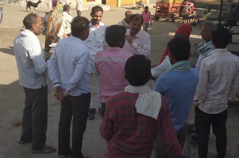 asp_bhupendra's tweet photo. "मंज़िल मिलेगी भटक कर ही सही
गुमराह तो वो है , जो घर से निकले ही नहीं"
आज पूर्व पुलिस अधिकारी एवं कांग्रेस नेता श्रीभूपेन्द्र सिंह चुण्डावत जी ने अपनी जनसम्पर्क यात्रा के दौरान छबड़ा एवं छीपाबड़ौद क्षेत्र के खाखरा, कडियानोर ग्रामो मे जाकर लोगो से मुलाकात की #Workforhonesty https://t.co/bC8m6AUsmk