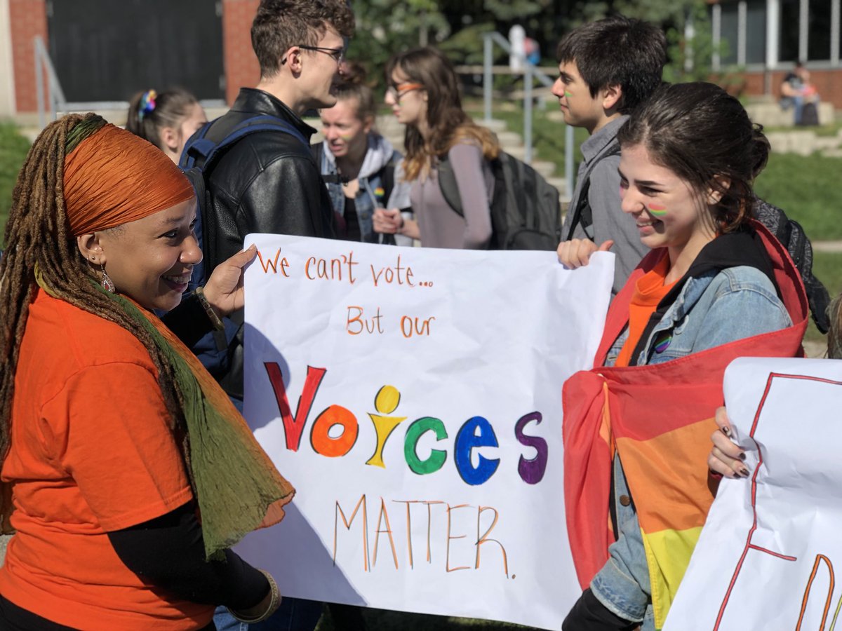 LauraMaeLindo's tweet image. My daughters &amp;amp; I were honoured to share space with brilliant Eastwood students as they protested to #SaveSexEd. 

Indigenous students called for truthful curriculum so that reconciliation can happen in an honest way.

I’m SO proud of these students. #onpoli