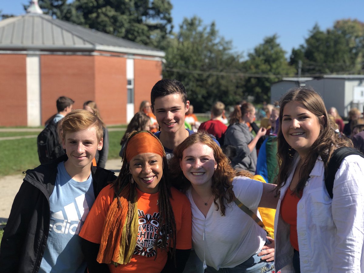 LauraMaeLindo's tweet image. My daughters &amp;amp; I were honoured to share space with brilliant Eastwood students as they protested to #SaveSexEd. 

Indigenous students called for truthful curriculum so that reconciliation can happen in an honest way.

I’m SO proud of these students. #onpoli