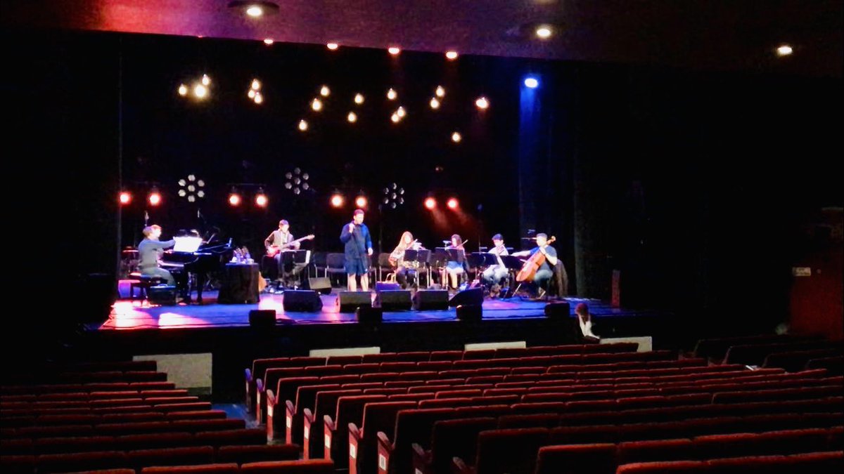 russellthevoice's tweet photo. Here we are at Weymouth Pavilion and the Voice is warming up ! https://t.co/DHdenbahXG