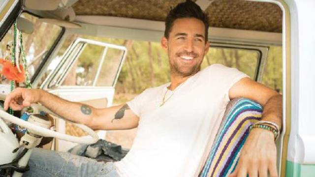 It's Friday, what better way than to celebrate with some good music! Tonight the famous Greek Theatre is hosting Jake Owen an American country singer. The theatre is located in the middle of Griffith Park, so best believe the view will be impeccable. Get your tickets now.