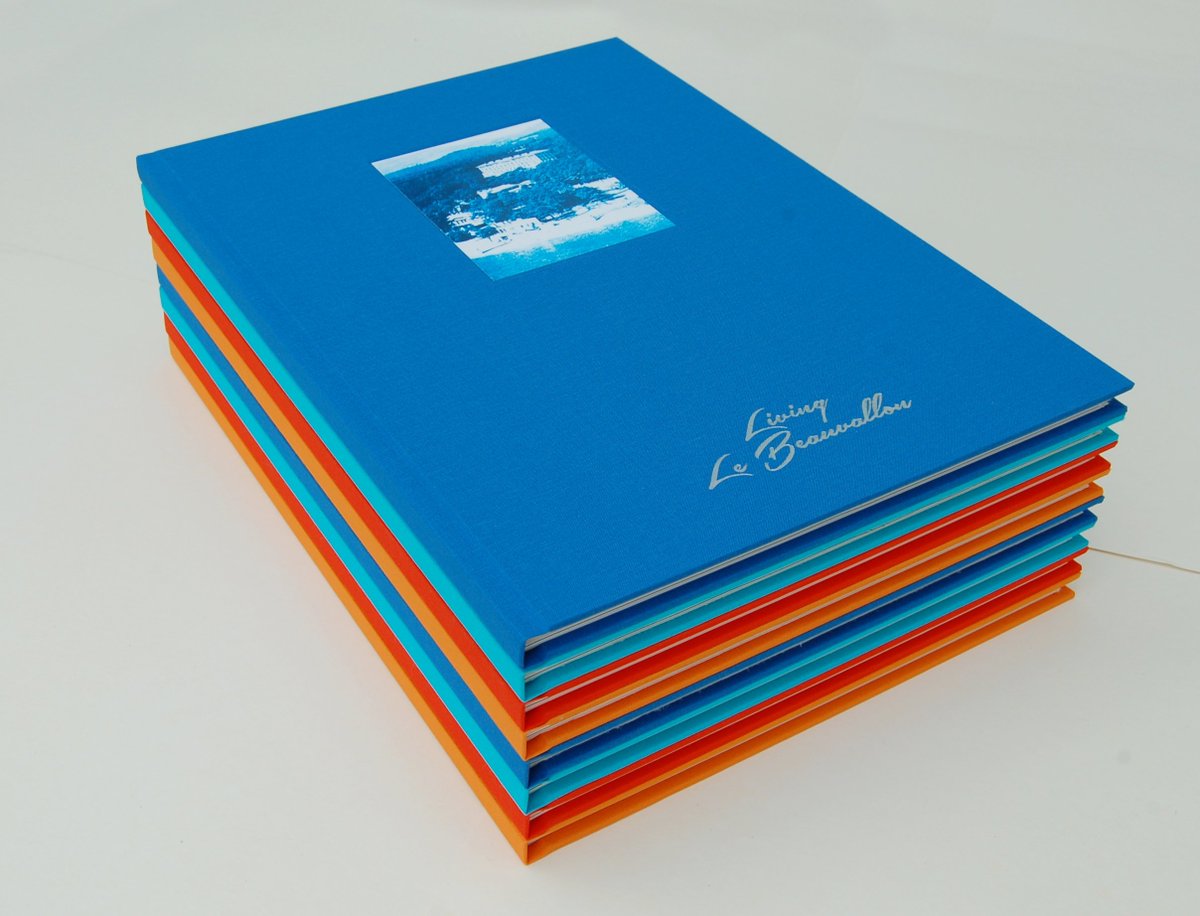 HighdownBindery's tweet photo. Just finished a set of 12 books in 4 colours for the Parkview Private Collection, working with designer Homaira Kavde from Parkview. Loving those colours... 
@HighdownBindery #handbound #bookbinding #books  #parkviewprivatecollection @lebeauvallon https://t.co/BGNVkEjJLg