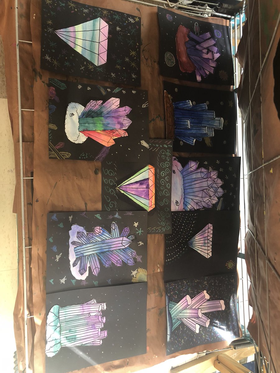 MsSullivanArt's tweet photo. 4th grade went crazy for crystals demonstating form and value! @HamiltonHawks82 https://t.co/2u0gMIBqsr