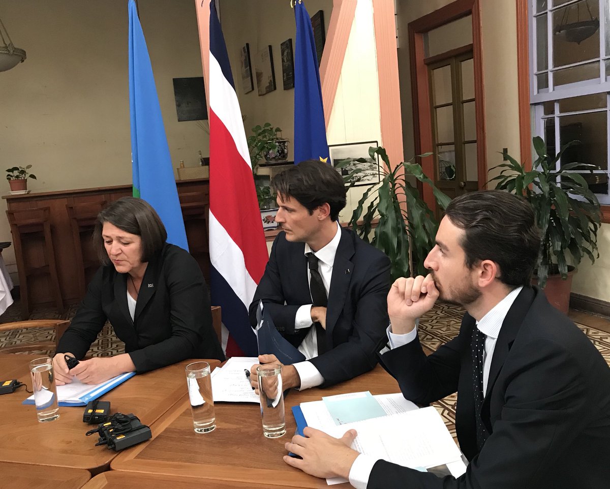 UEenCostaRica's tweet photo. Comisaria @Bulc_EU se reúne con @Johnny_Araya #MSJO para compartir retos y desafíos sobre #transporte y #Mobilidadurbana #europeanmobilityweek @PelayoCastroUE https://t.co/ryS1GJsvGs