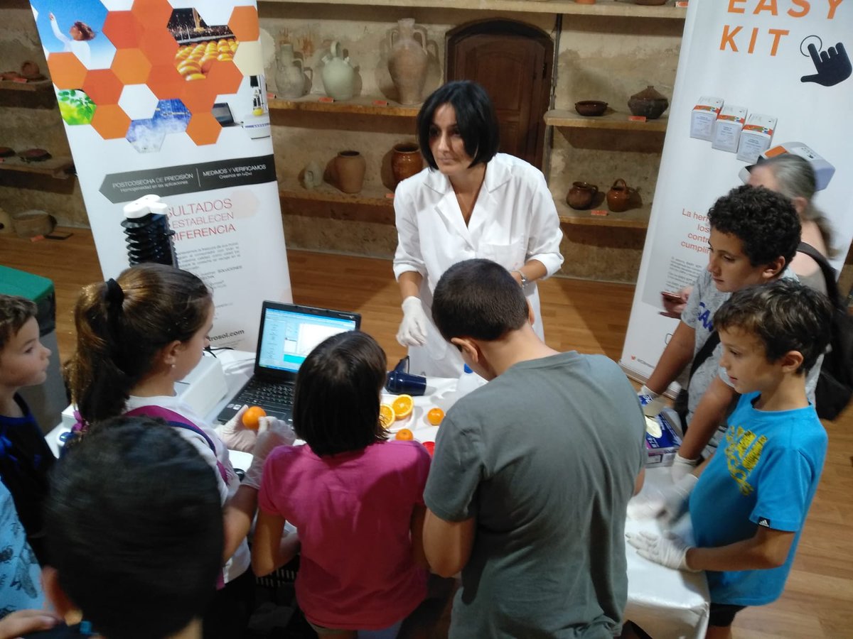 AjuntPotries's tweet photo. Tallers a càrrec de @citrosol_com, en el Museu Etnològic - Cassoleria d'Àngel Domínguez. #NitCiènciaCV https://t.co/ZdgdieDVoj
