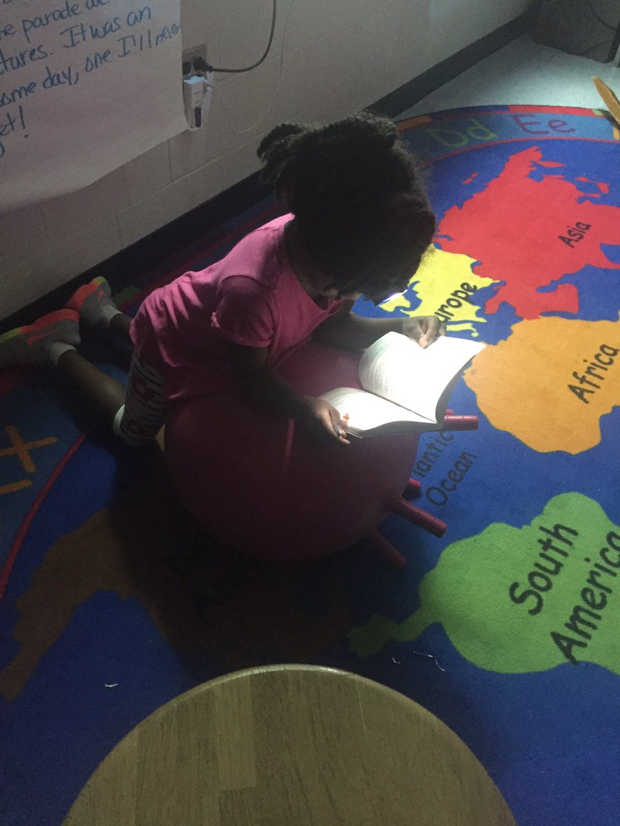 Robinson6Ela's tweet photo. @lees_eagles Mrs. Robinson’s 3rd graders earned enough PAT points this month for our 1st Flashlight Friday:) https://t.co/auo7LwUJJP